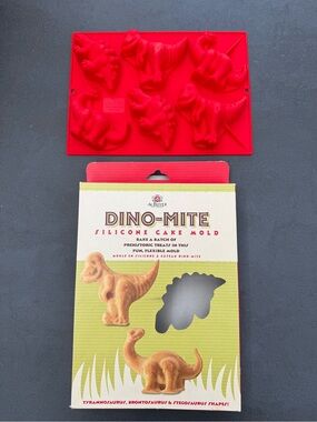 New Williams Sonoma Red Dino-Mite Silicone Cake Mold